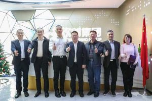 广州市与番禺区人力资源和社会保障局领导莅临开云网页版登录入口_开云（中国）
集团调研指导